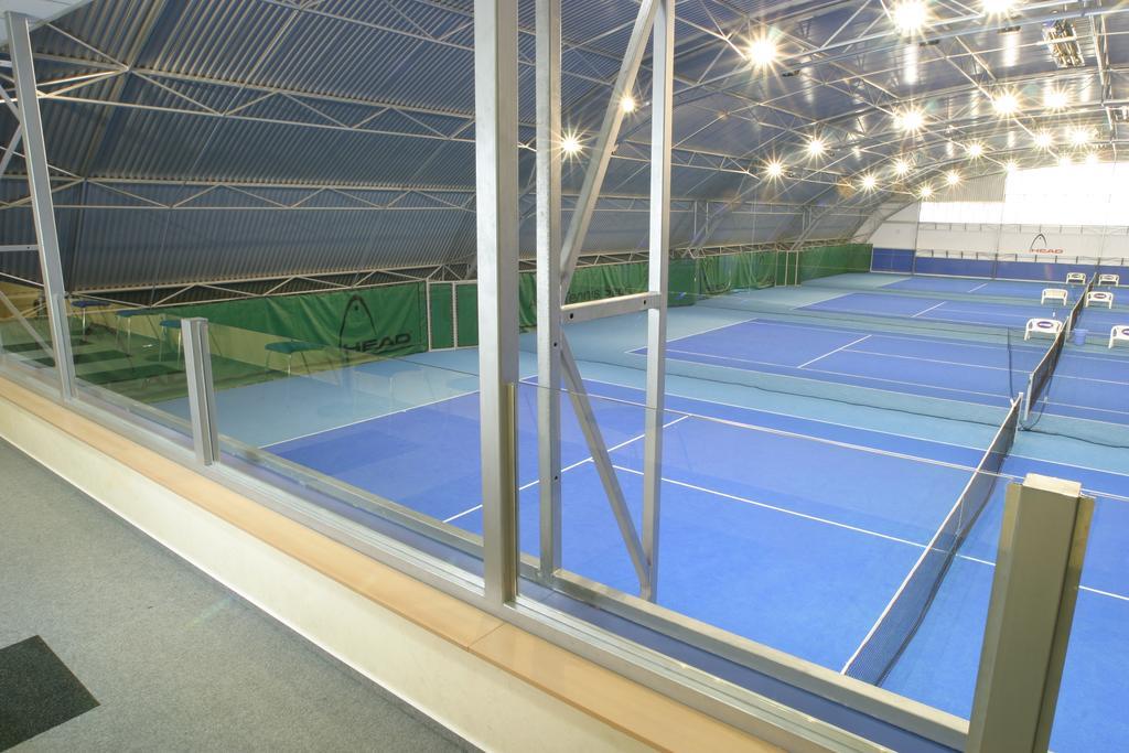 Sporthotel Vestec Екстериор снимка